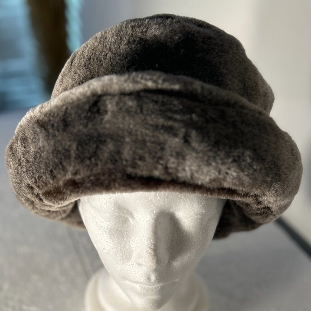 Laura Ashley Vintage OSFA Gray Vegan Fur Bucket Hat Winter Chic Staple Timeless - Picture 2 of 9